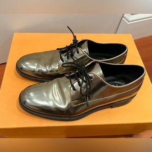 Tod’s Gold laced up shoes